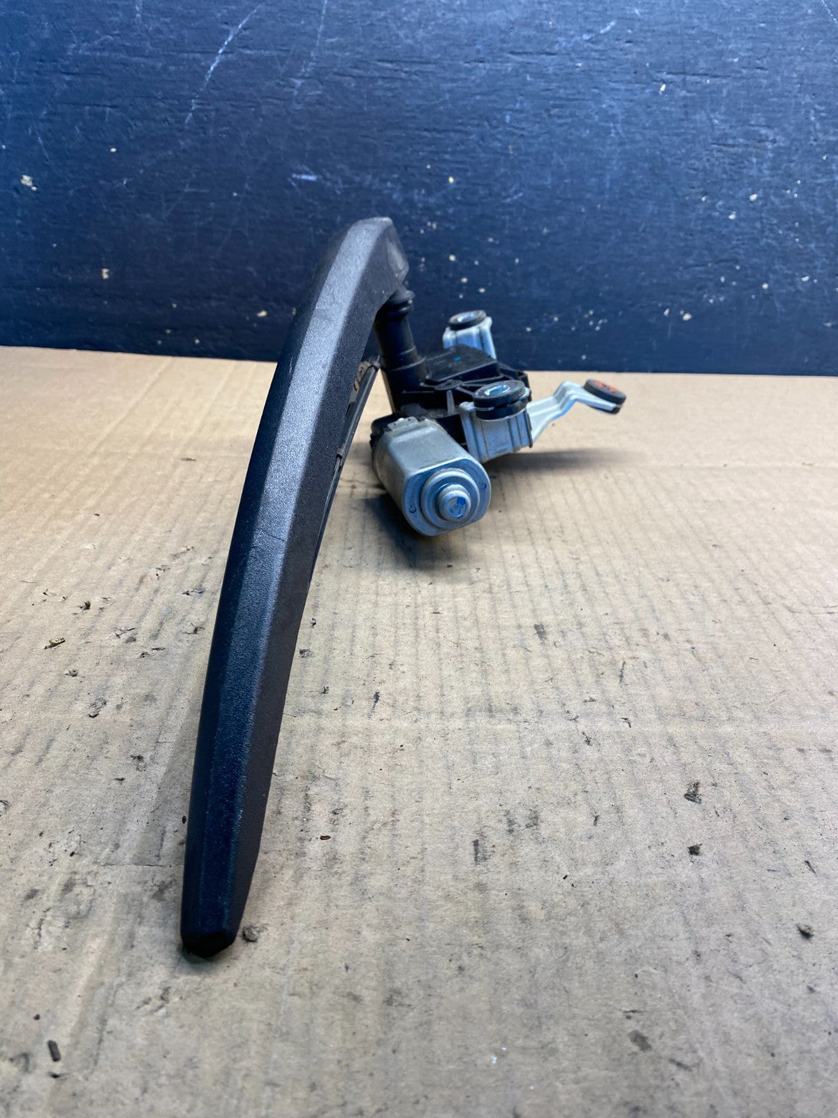 2010 to 2016 Cadillac SRX Rear Windshield Washer Wiper Motor AA7737 DG2