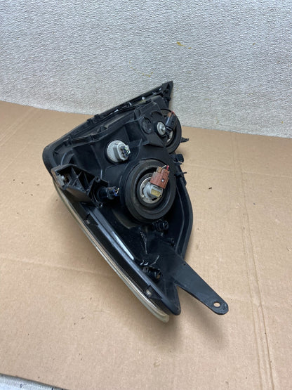 2004-2005 Toyota Sienna Right Passenger Halogen Headlight OEM X9190 DW8