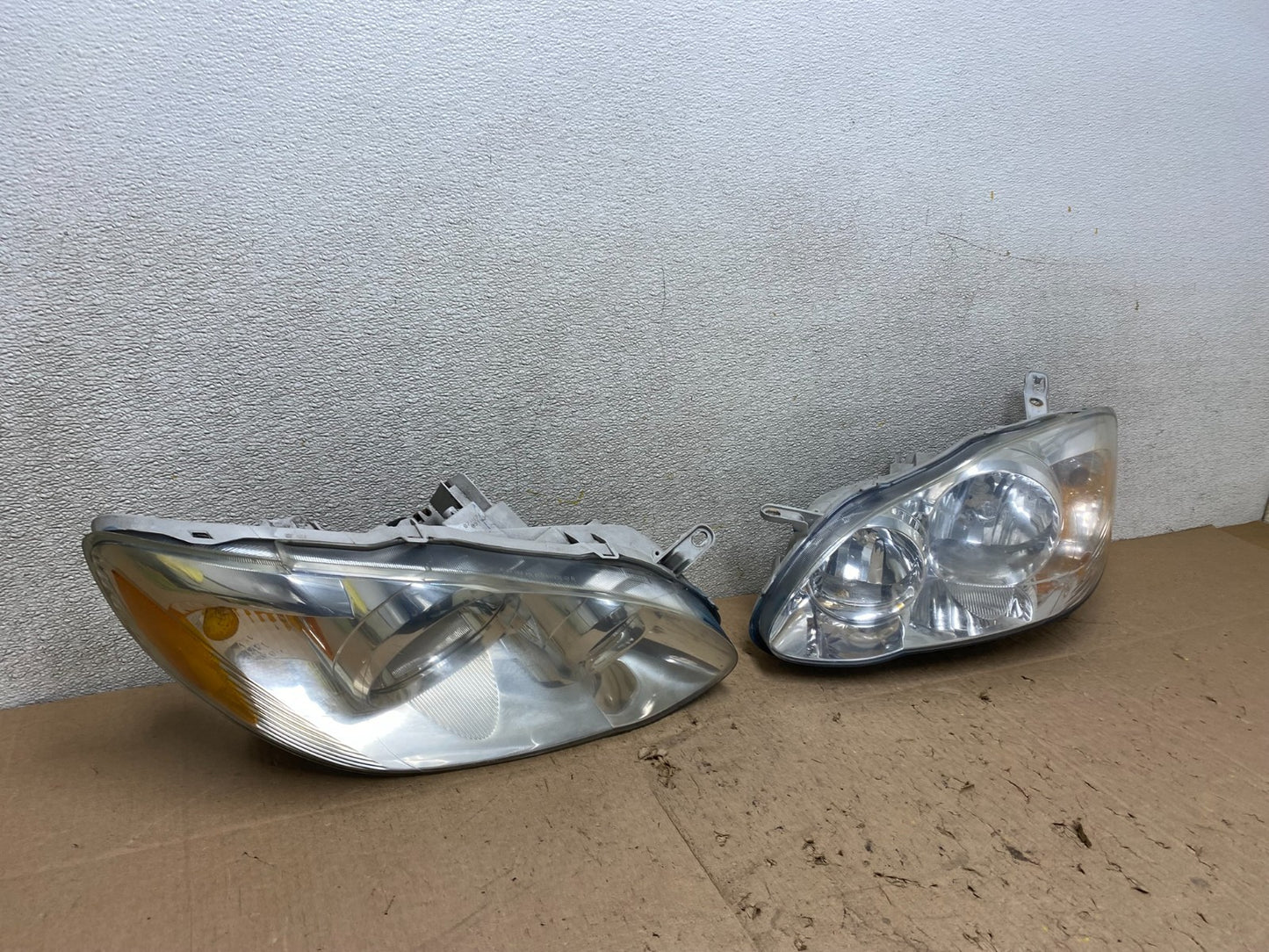 2005 to 2008 Toyota Corolla Left+Right Side Set Headlights W2902 DW2