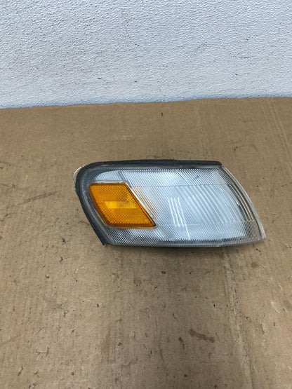 1993 to 1997 Toyota Corolla Right Passenger Corner Marker Turn Signal AD1229 DW0