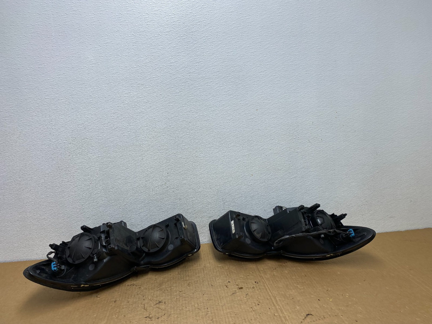 2005 to 2008 Buick Lacrosse Allure Headlights Left+Right Halogen AC8288 DW6