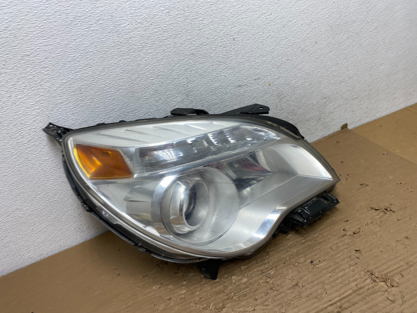 2010-2015 Chevrolet Equinox Right Passenger Halogen Projector Headlight AD43642