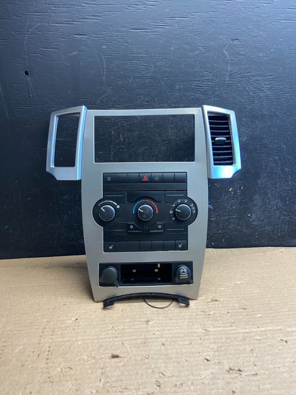 2008 to 2010 Jeep Grand Cherokee Center A/C Heater Climate Control AF2689 DG0