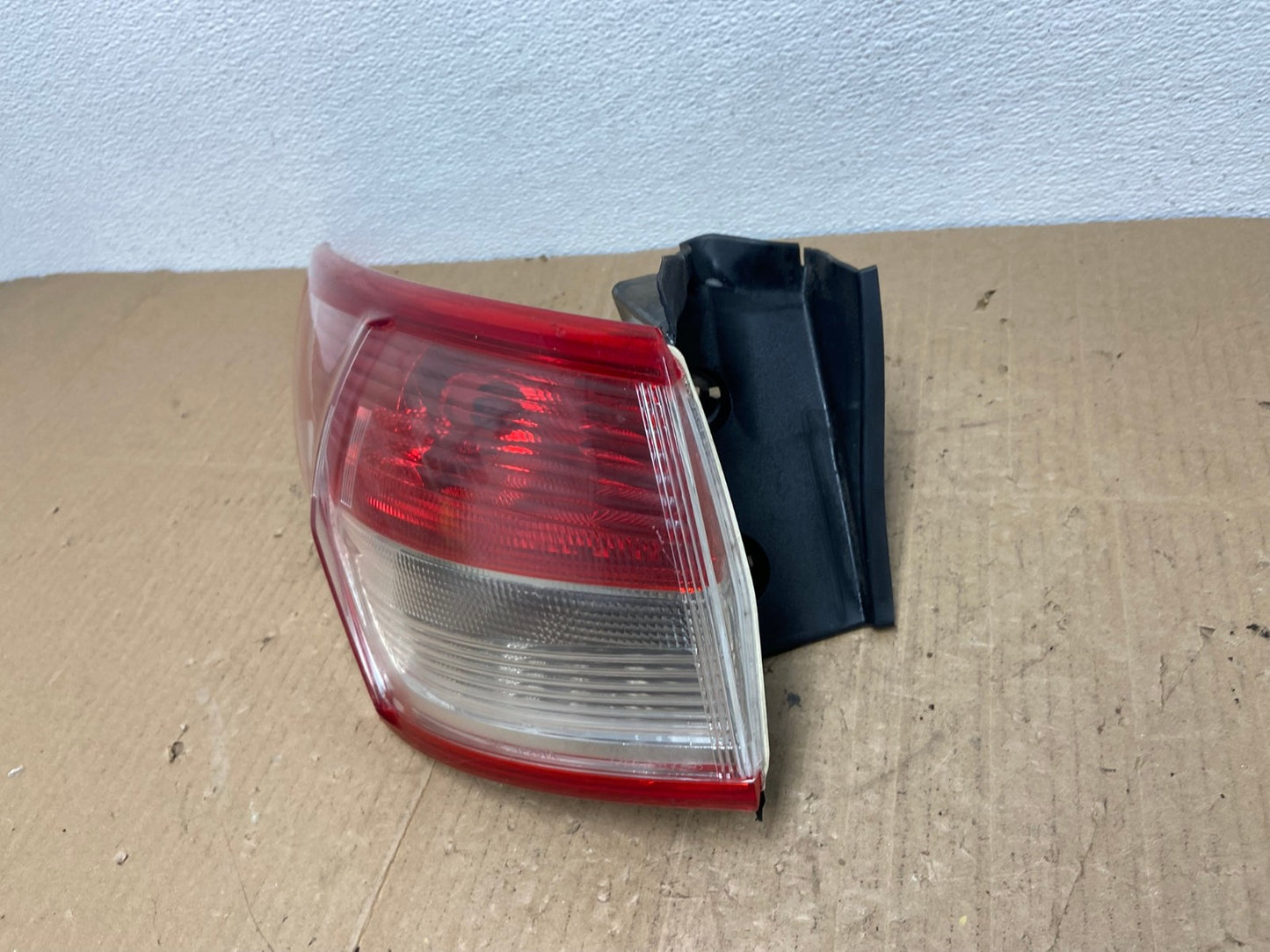 2013 to 2016 Ford Escape Left Driver LH Side Tail Light OEM AB8374 LK1
