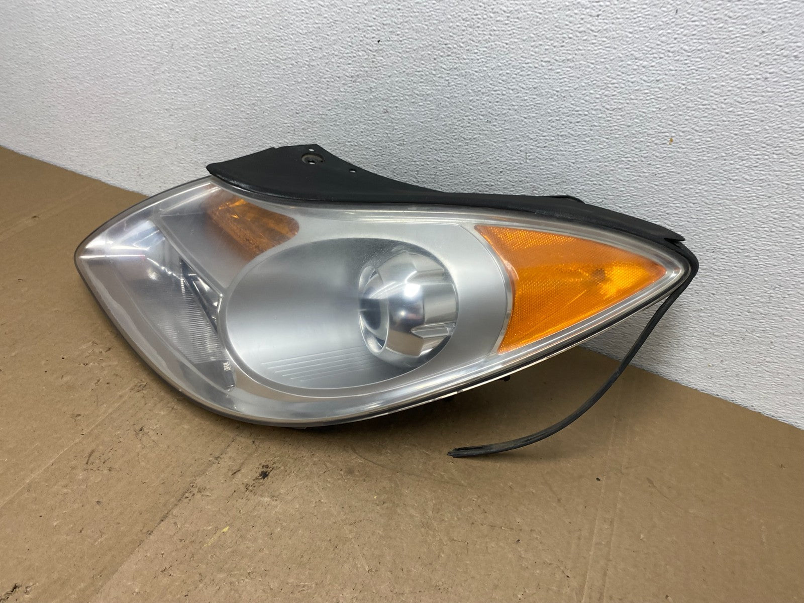 2007 to 2012 Hyundai Veracruz Left Driver LH Headlight Halogen AC5854 DW1
