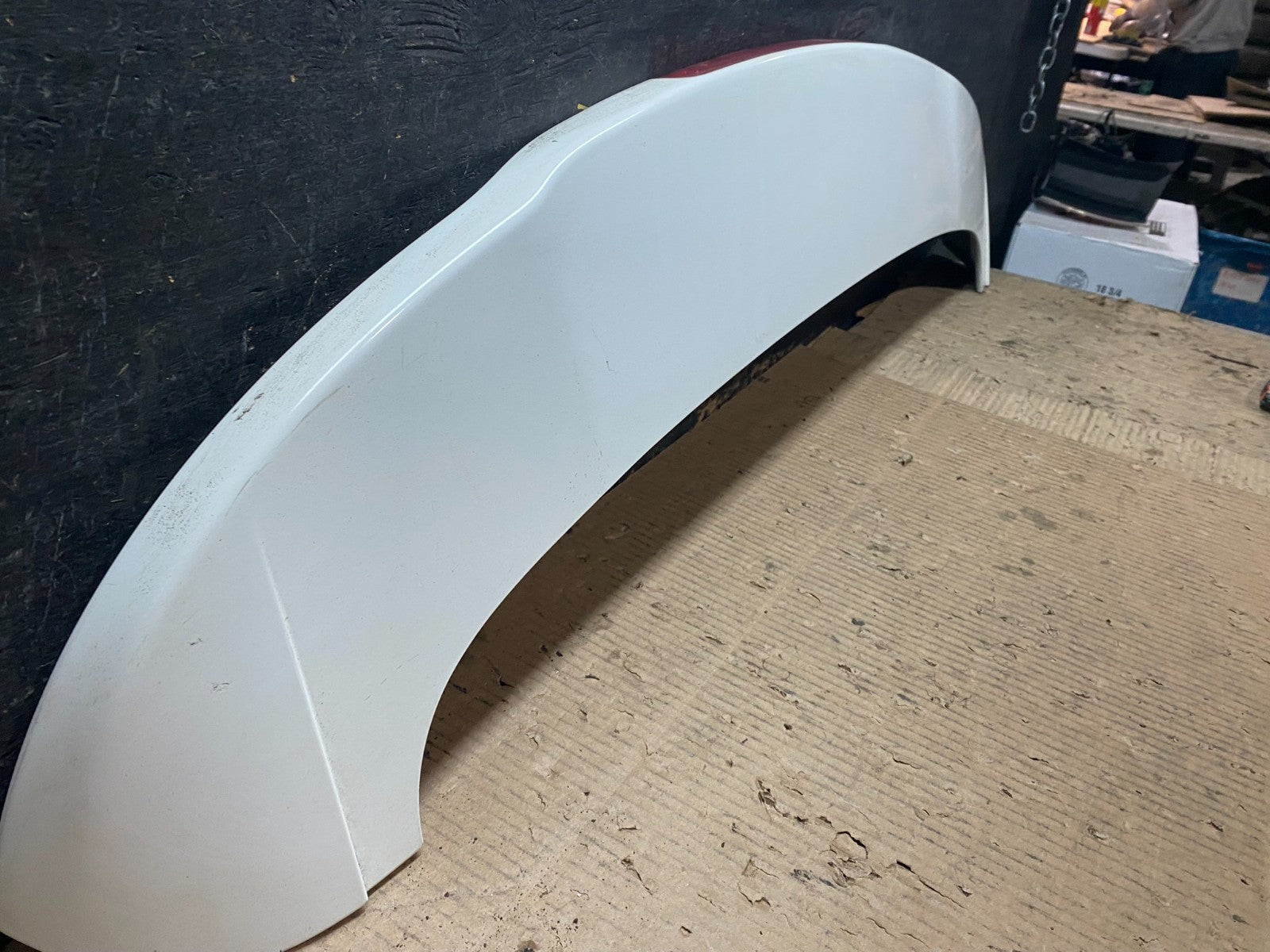 2015 to 2020 Kia Sedona Rear Trunk Spoiler Wing Oem W6091 DG2