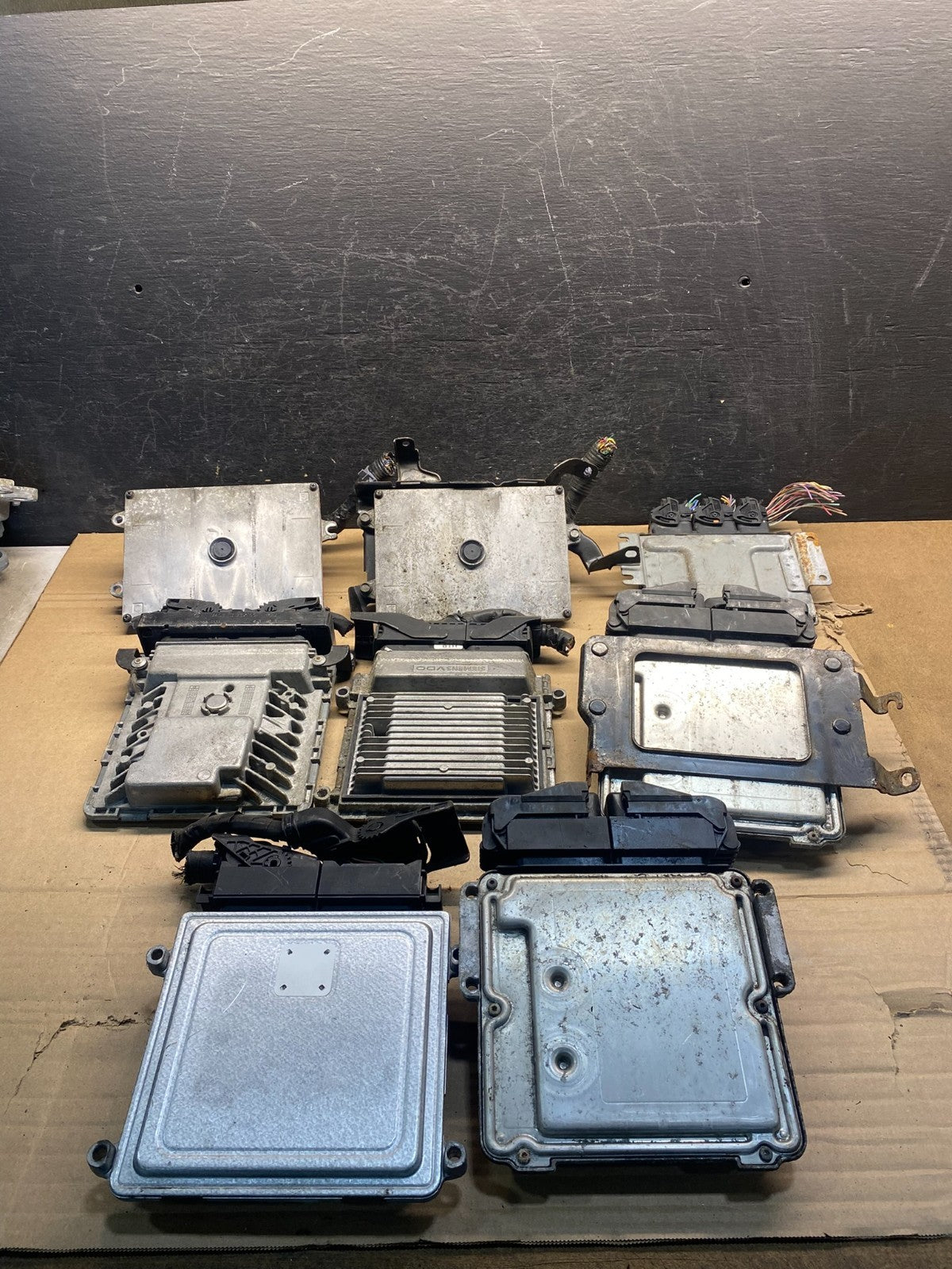 Mix of 8 ECM Engine Computer Module AH98441
