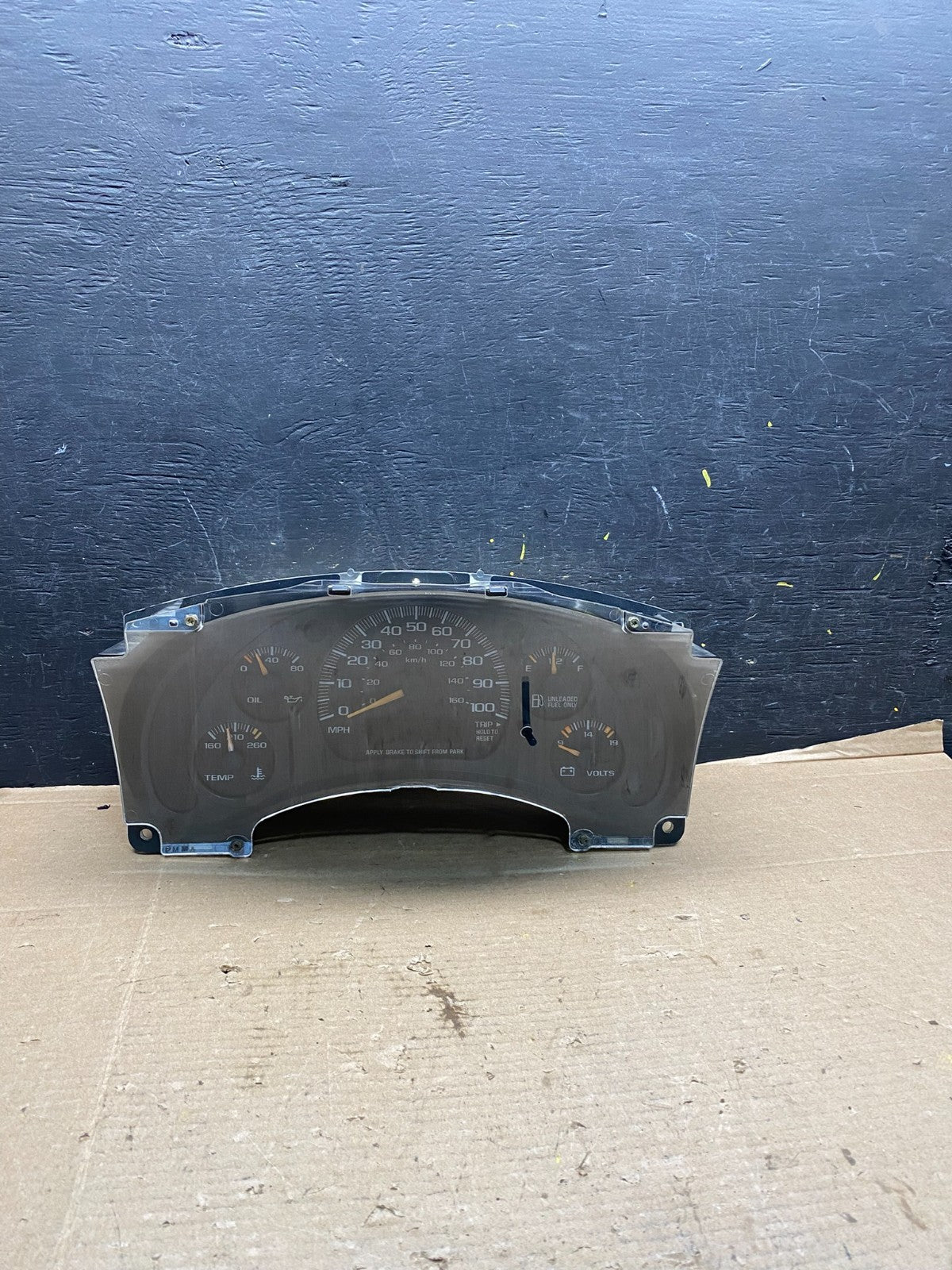2001 to 2002 Chevrolet Express Speedometer Cluster Gauge OEM R2834 DG0