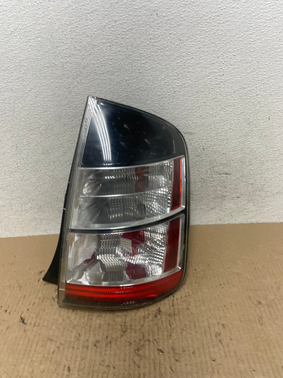 2004 - 2005 Toyota Prius Right Passenger Side Rh Tail Light AF7045 LK0