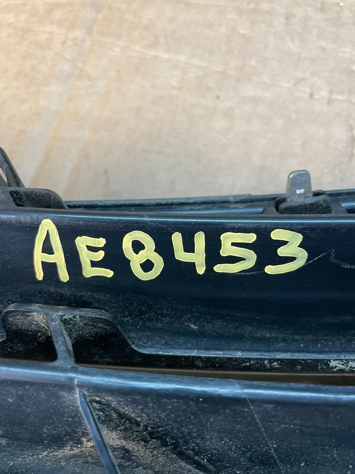 2012 to 2014 Nissan Versa Sedan Front Upper Grill Grille AE8453 DG5