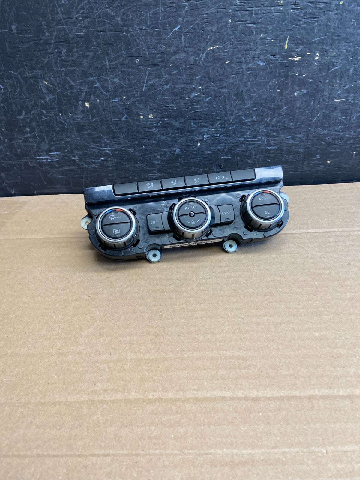 2012 - 2015 Volkswagen Passat Center Climate Control Panel AC Heater AG0469 DG0