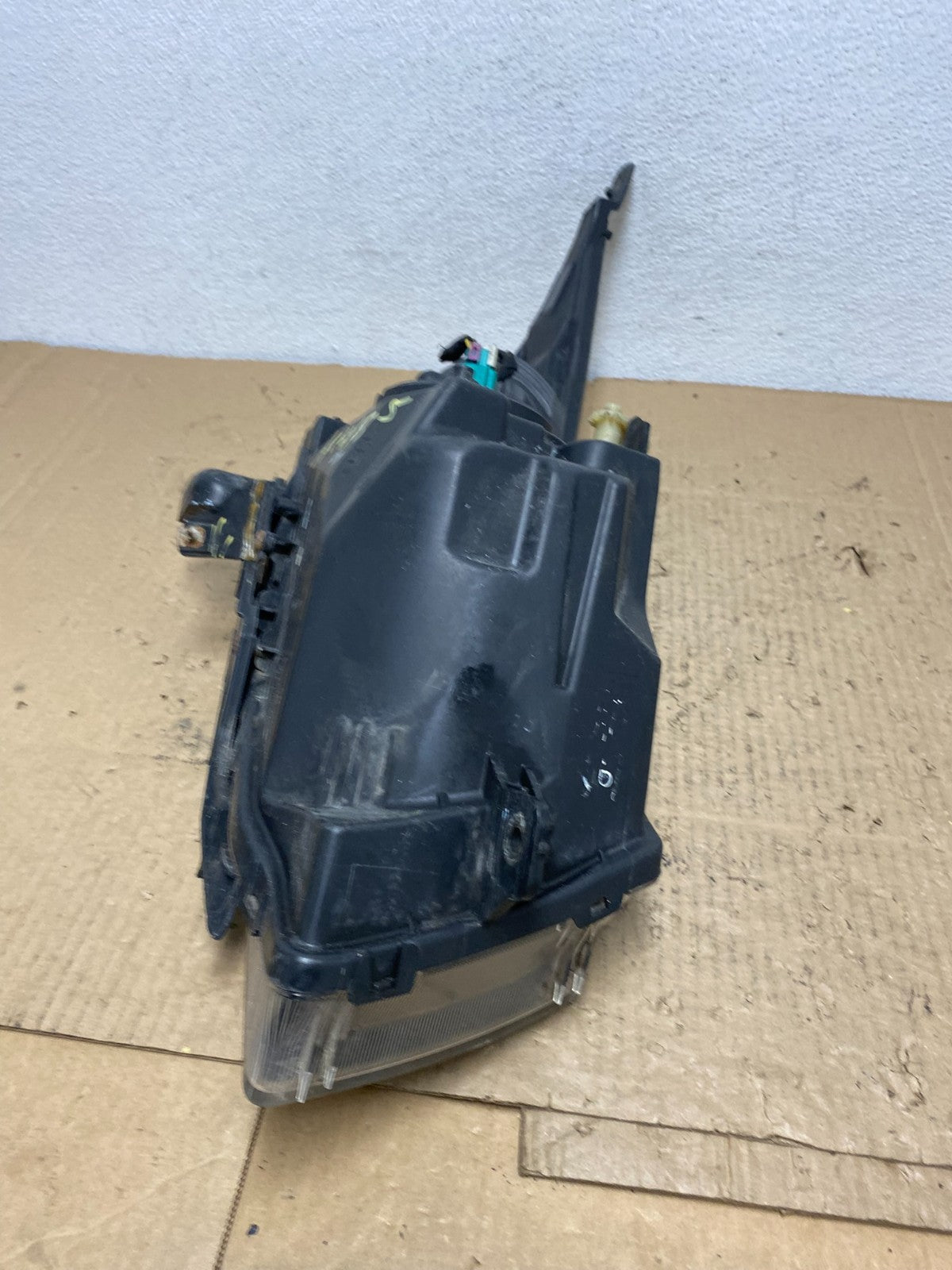 2011 to 2015 Chevrolet Cruze Halogen Left Driver LH Side Headlight AC4185 DW7