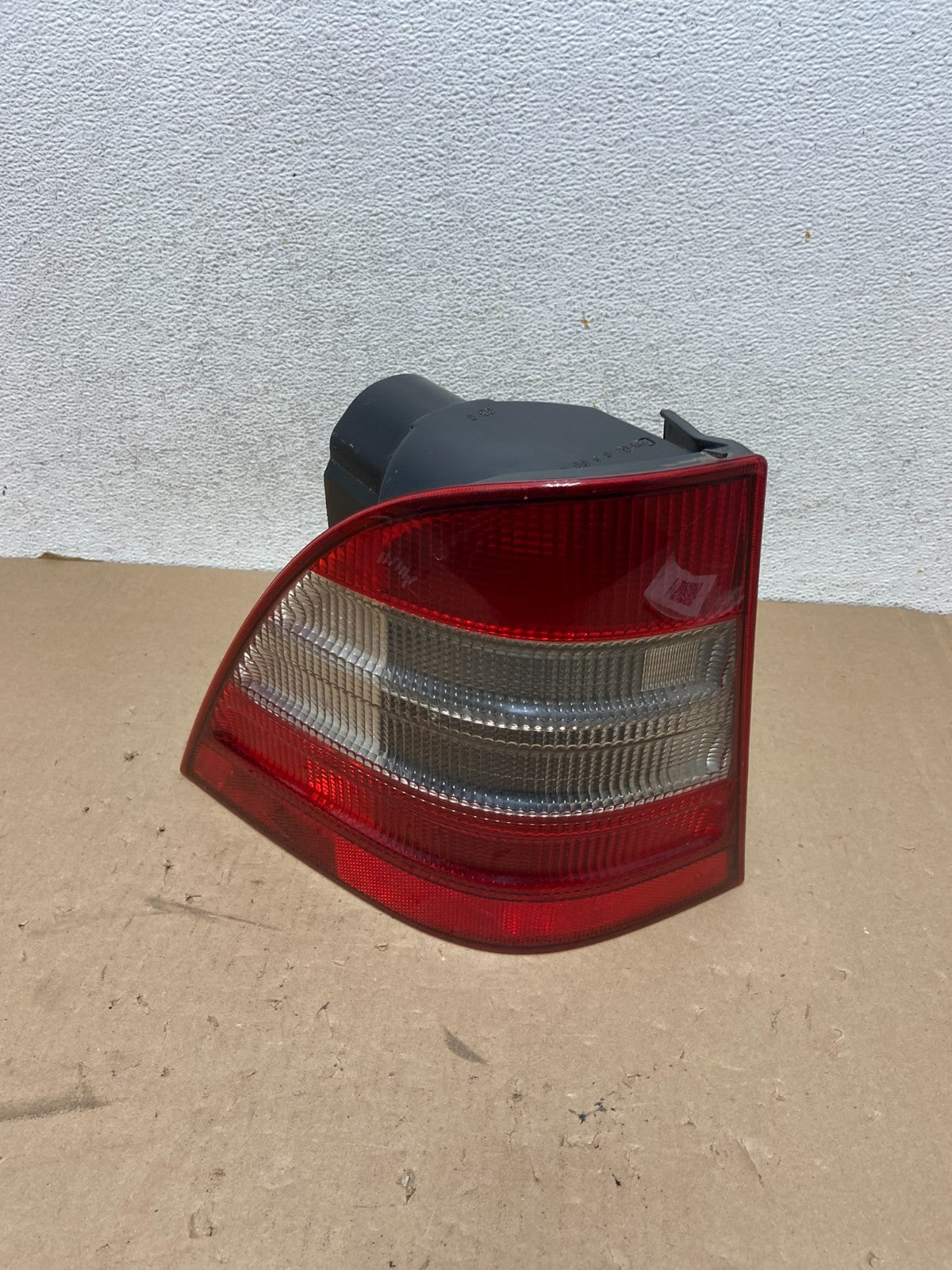 1998 1999 2000 2001 Mercedes ML320 ML-Class Left Driver LH Tail Light AG4061 PS0