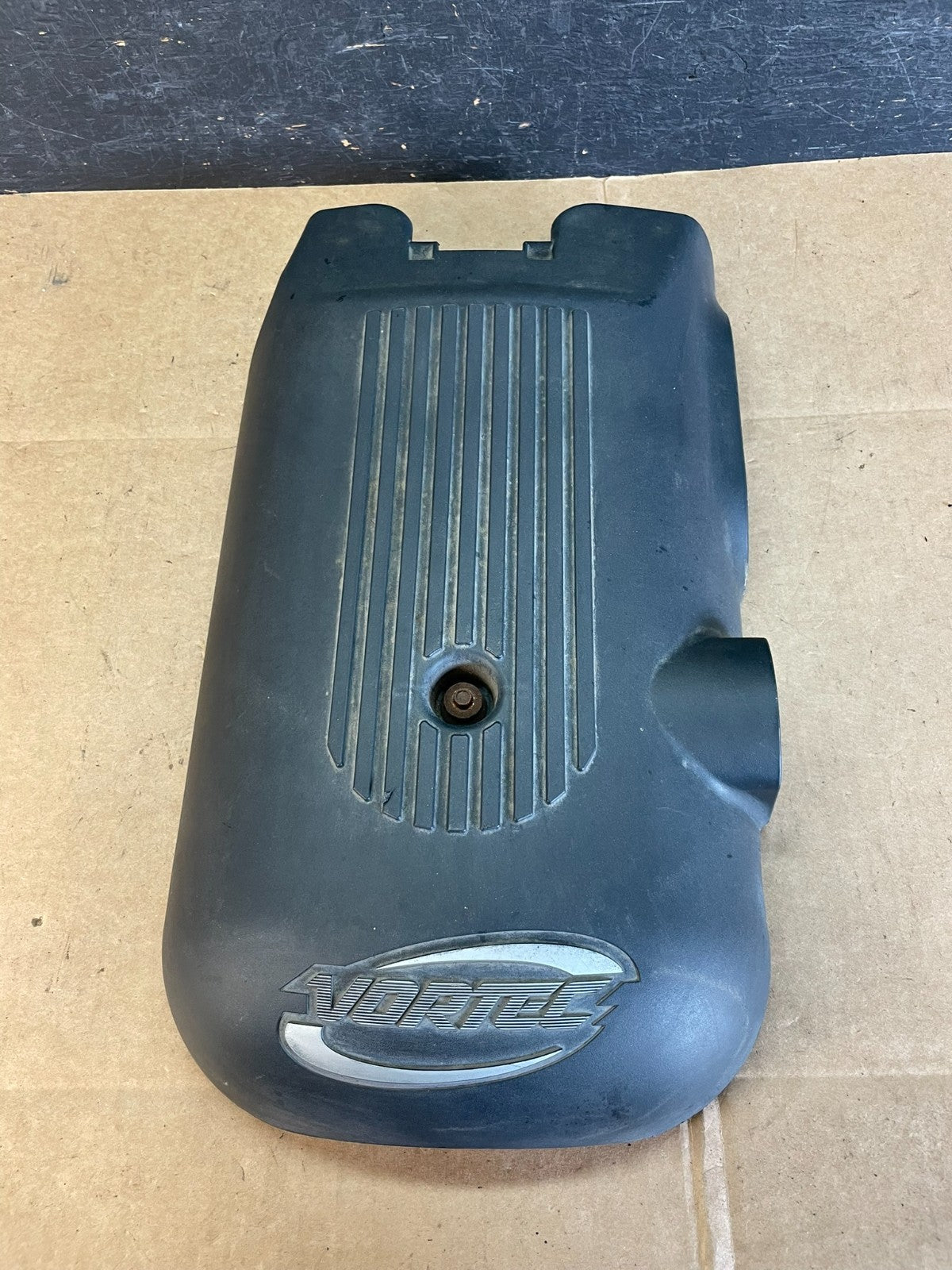 2001 to 2006 Chevrolet Silverado Vortec Engine Cover Shield AE1021 DG0