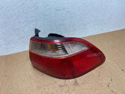 1998 to 2000 Honda Accord Sedan 4door Right RH Side Tail Light AD3038 LK0