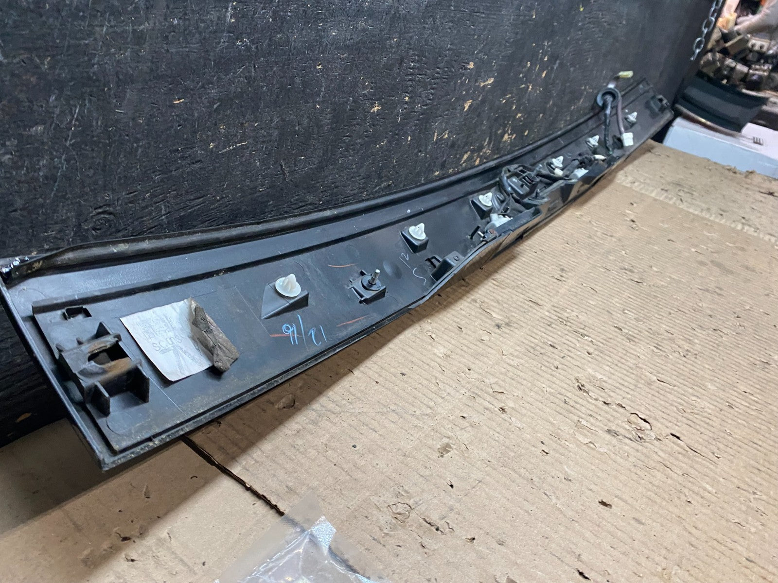 2009 - 2013 Subaru Forester  Liftgate Tailgate Trunk Trim Molding W6106 DG9