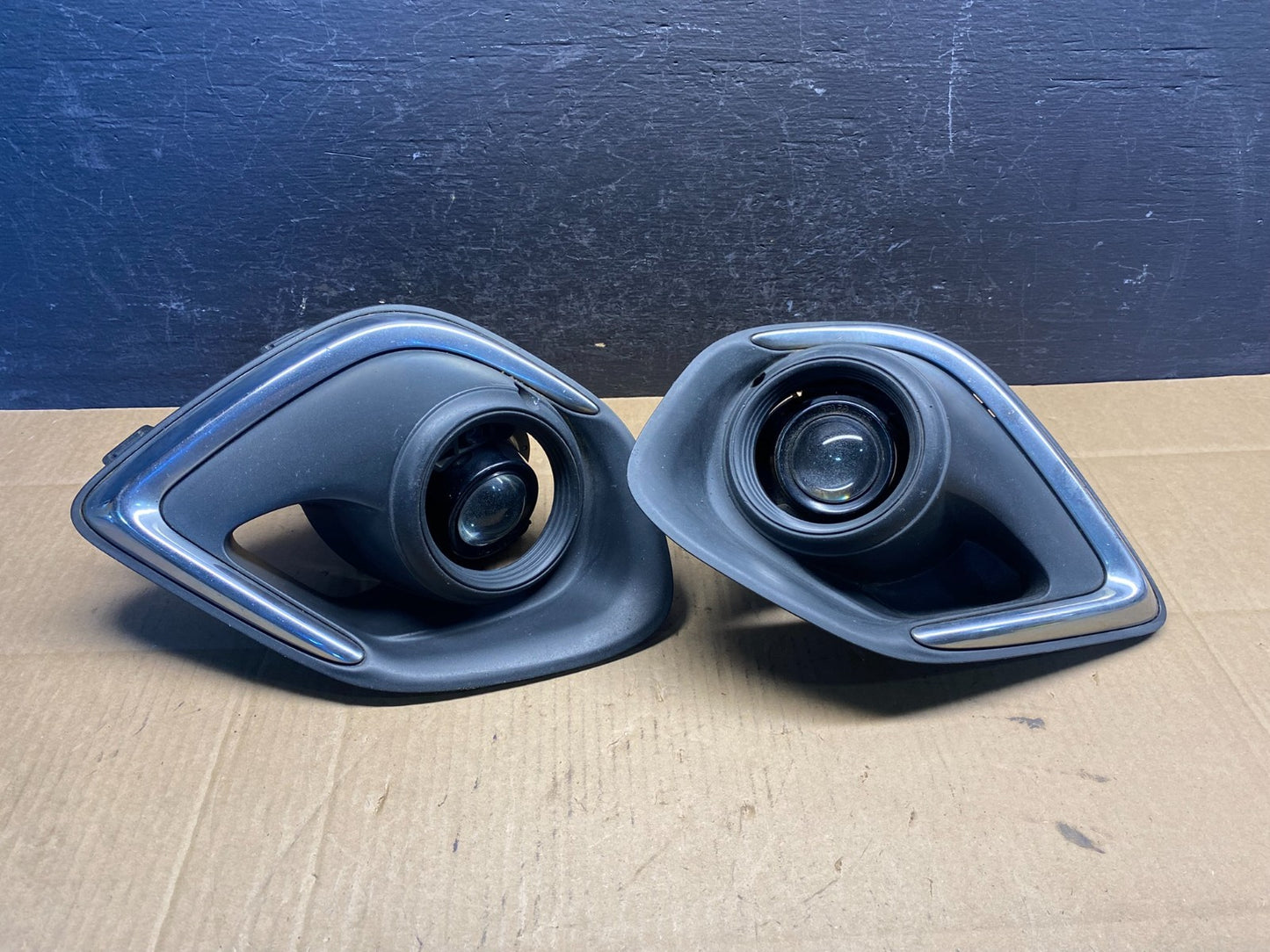2010 to 2015 Mitsubishi Outlander Sport Left+Right Set Fog Lights AD5043 DG0