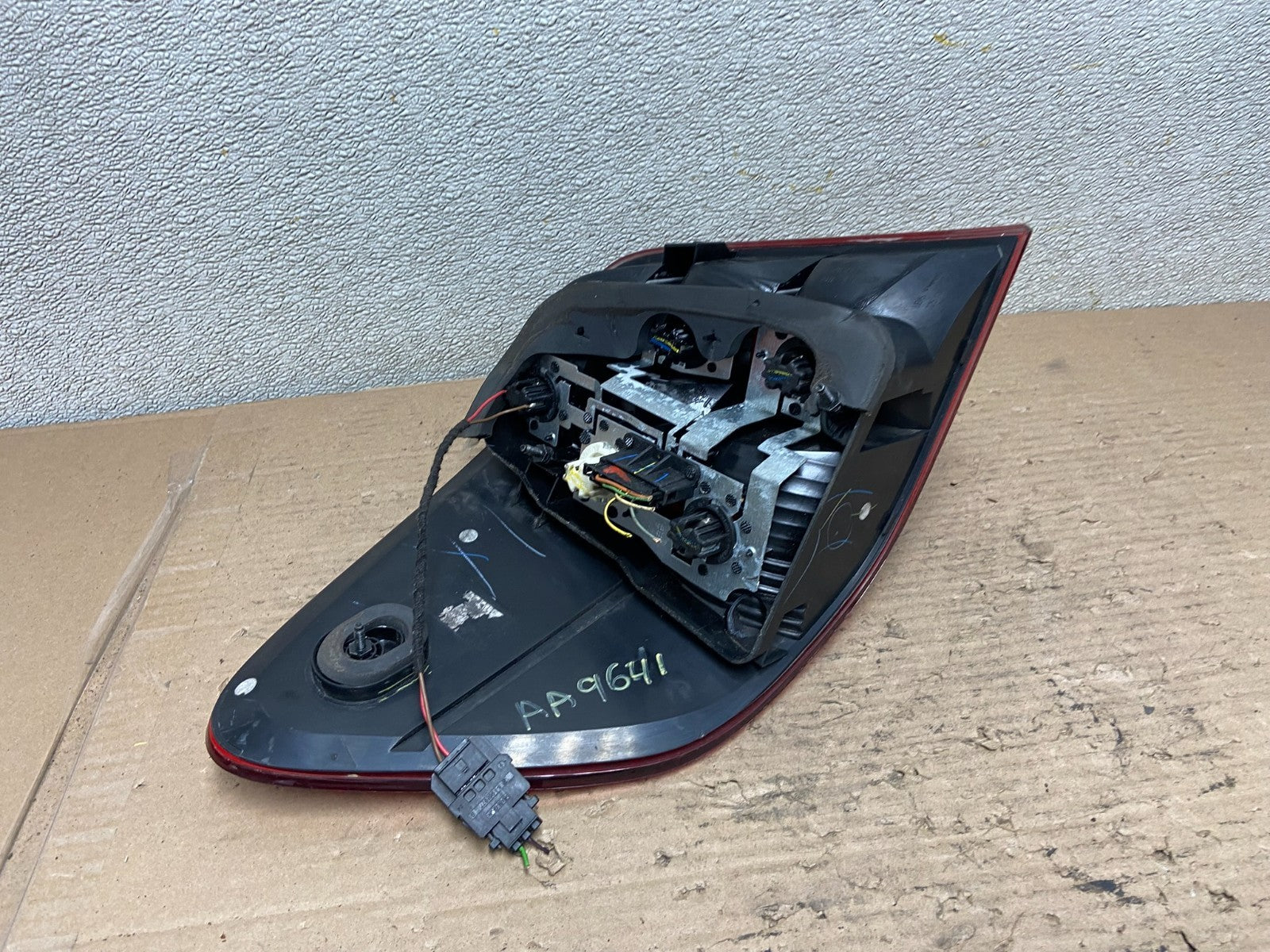 2009 to 2011 Mercedes ML350 ML-Class Right Passenger RH Tail Light AA9641 LK4