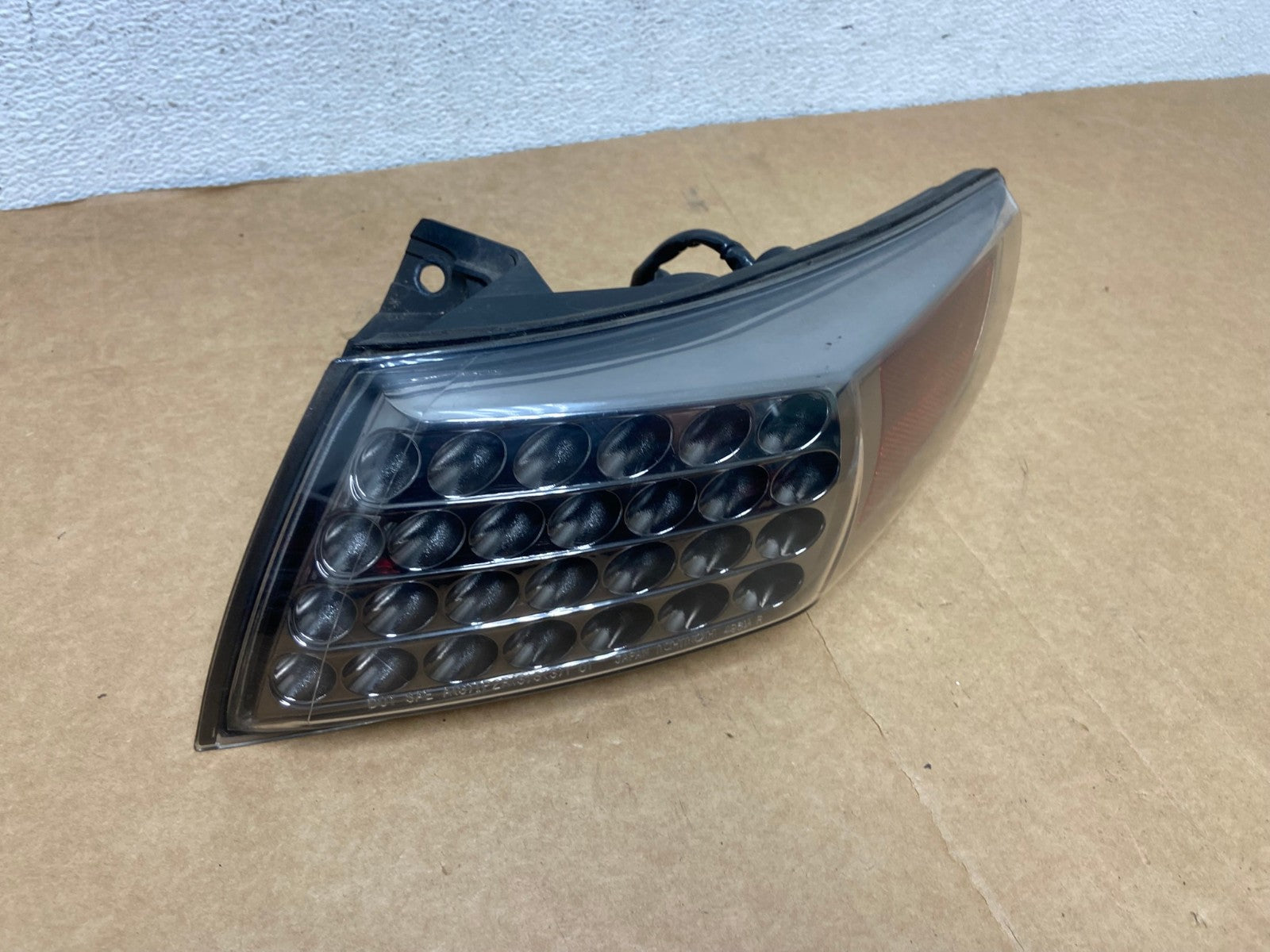 2006 2007 2008 Infiniti FX35 Right Passenger Smoked lens Tail Light AD44462
