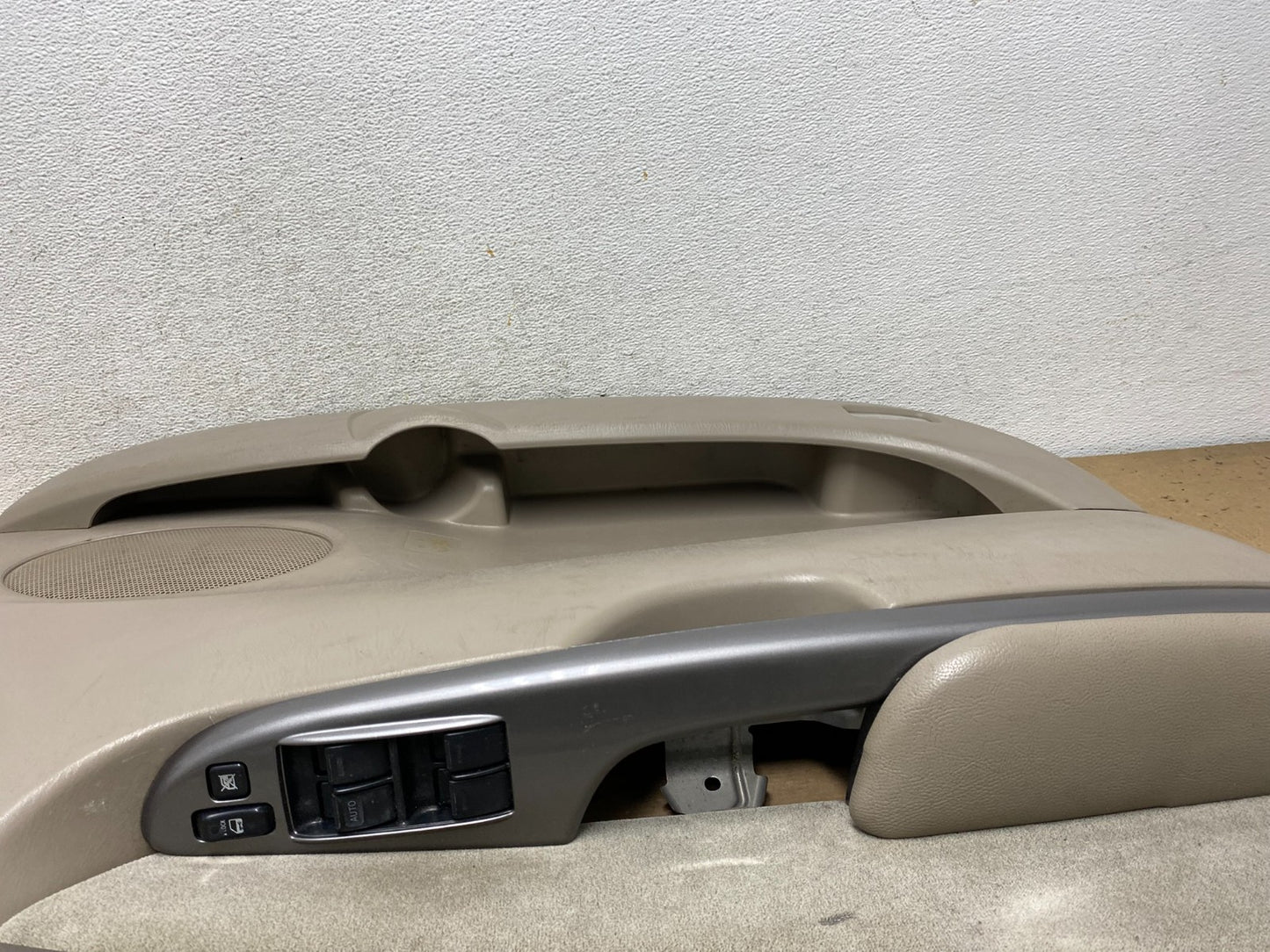 2005 to 2010 Toyota Sienna Left Driver Front Door Trim AF49725