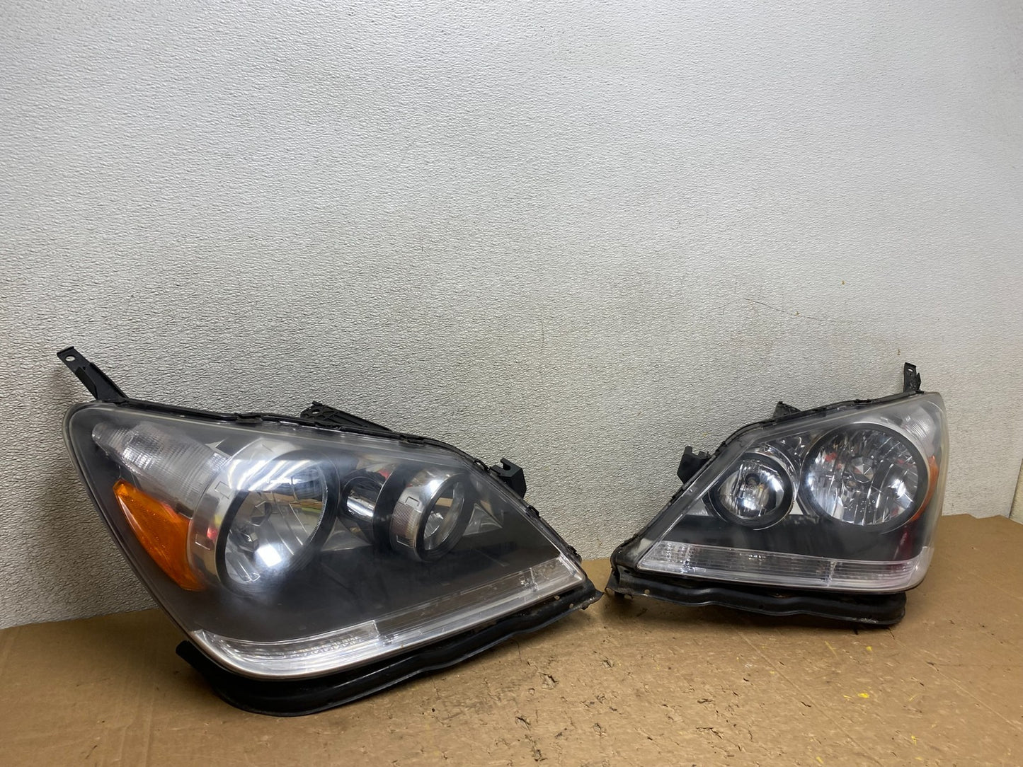 2005 2006 2007 Honda Odyssey Left+Right Set Halogen Headlights V8206 DW2
