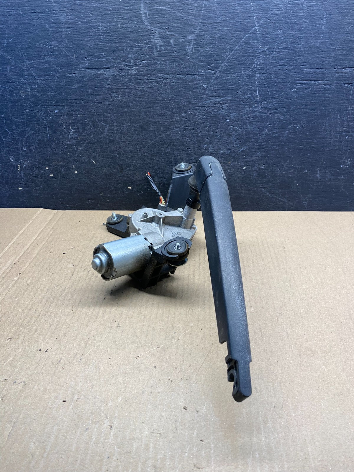 2015-2021 Kia Sedona Entourage Rear Glass Windshield Wiper Motor AG3541 DG2