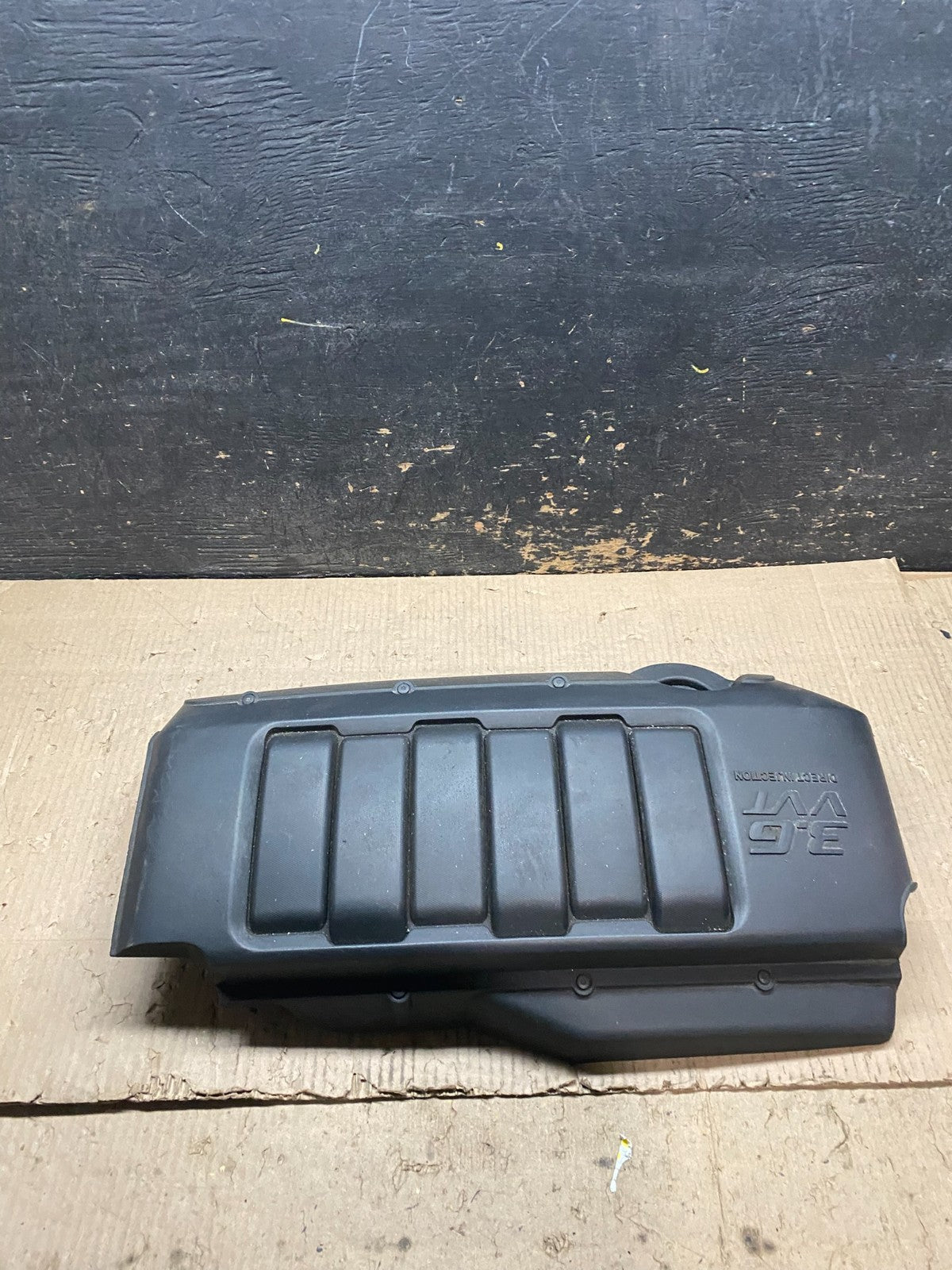 2007 to 2008 GMC Acadia 3.6L VVT Engine Cover Shield OEM x8179 DG1