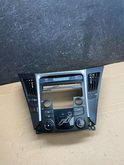 2011 - 2014 Hyundai Sonata Center Radio Climate Control Air Vent Bezel AG5145 DG0