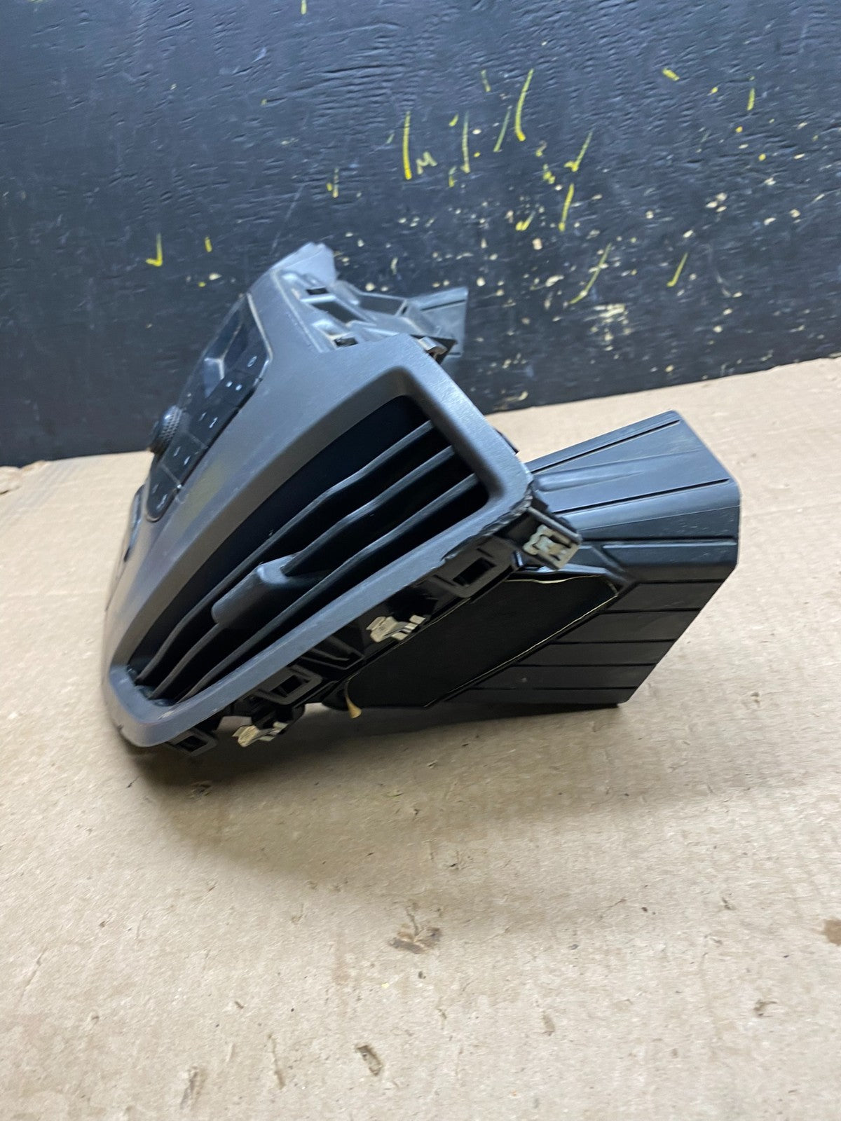 2016 to 2019 Ford Transit Radio Audio Control Bezel Air Vent Z0109 DG4