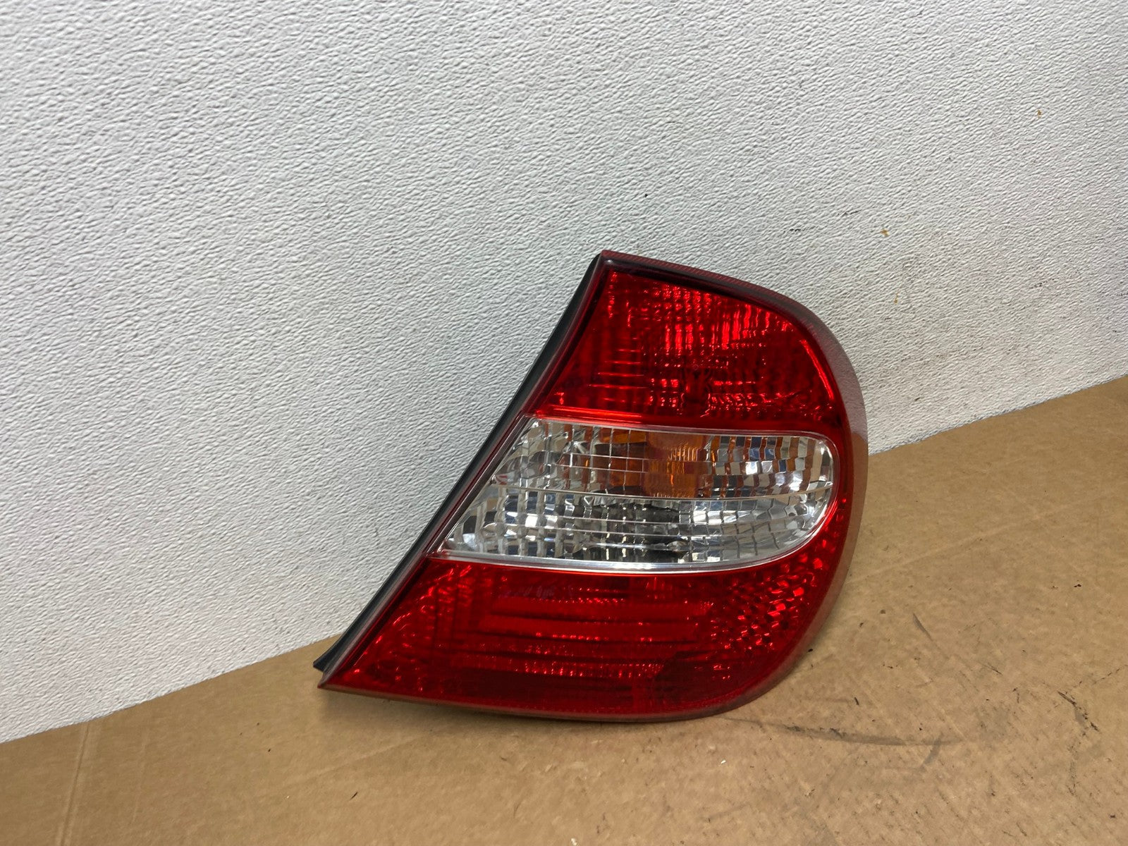 2002 2003 2004 Toyota Camry Tail Light Right Passenger Rh Side AD6106 LK2