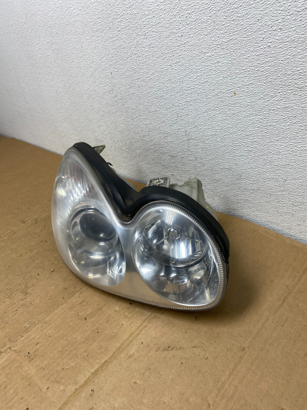 2002-2005 Hyundai Sonata Right Passenger Headlight Halogen AC8623 DW1