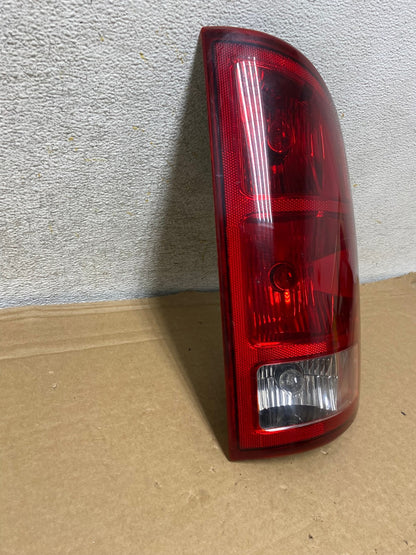 2002 to 2006 Dodge Ram 1500 Right passenger Rh side Tail Light AH8214 LK2
