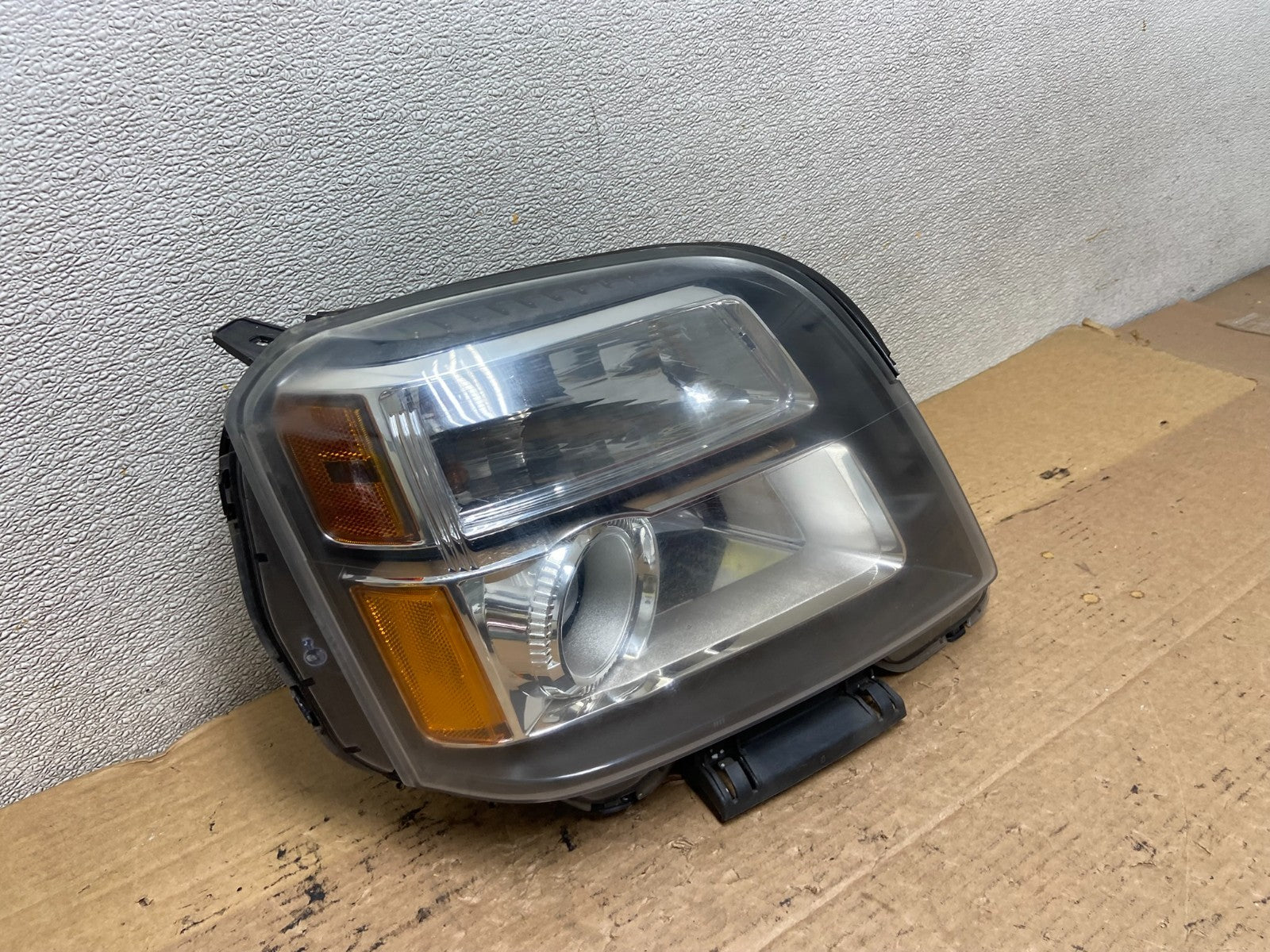 2010 to 2015 GMC Terrain Halogen Passenger Right Rh Side Headlight Oem AB3322 DW2