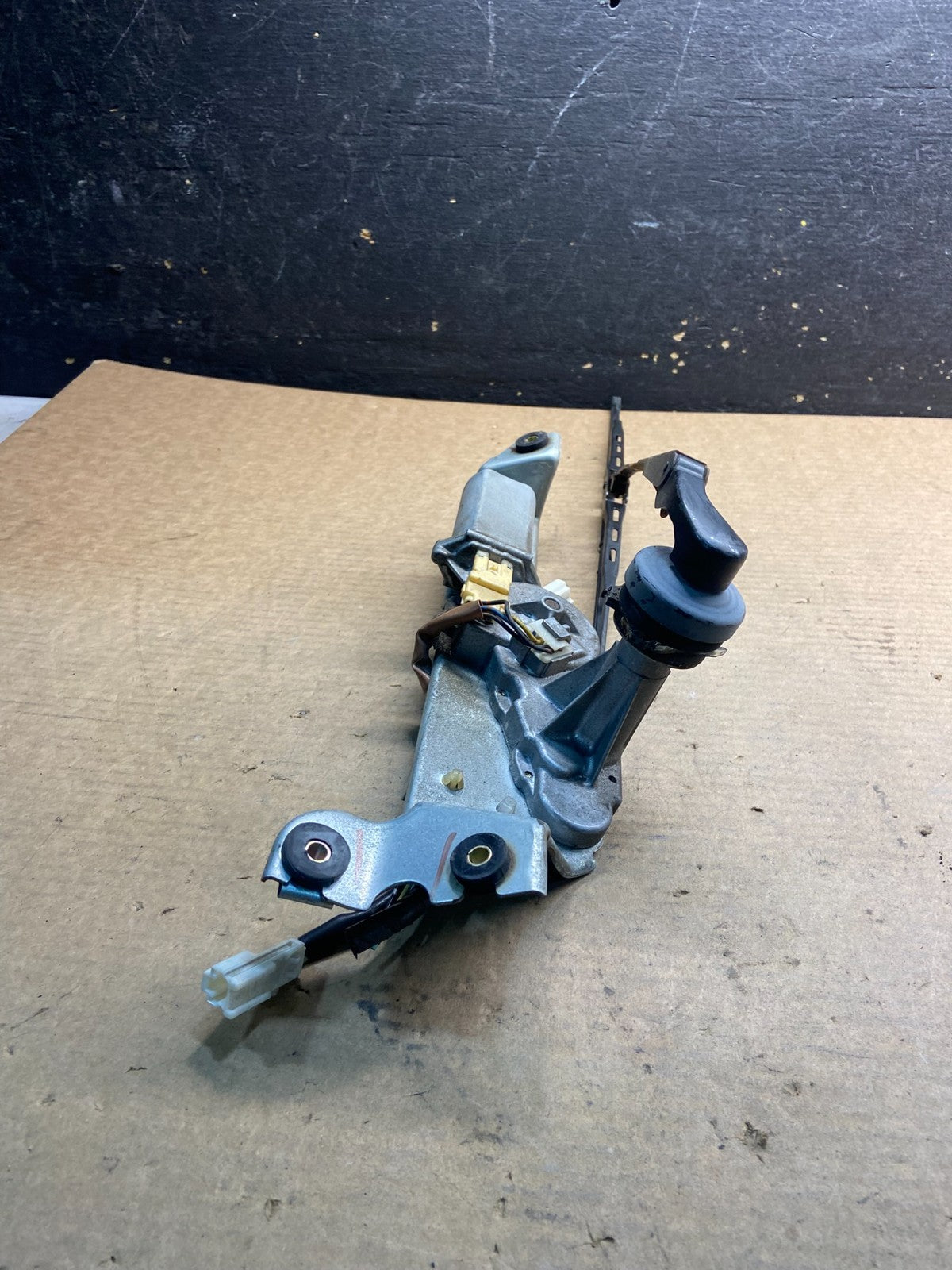 2000 to 2004 Subaru Legacy Wagon Rear  Windshield Wiper Motor AA06595