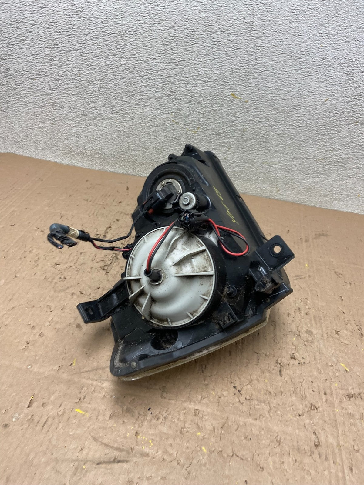 2002 to 2004 Nissan Altima Left Driver LH Side Halogen Headlight OEM Y0668 DW8