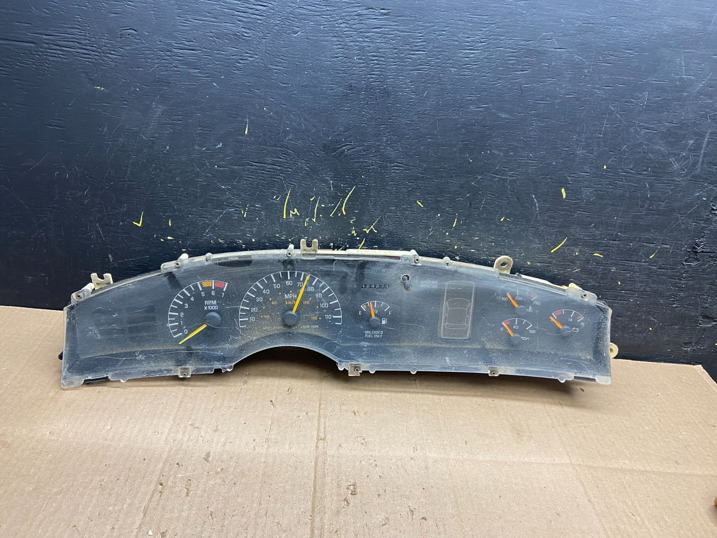 1995 - 1997 Pontiac Bonneville Speedometer Cluster Gauge OEM aa8126 DG0