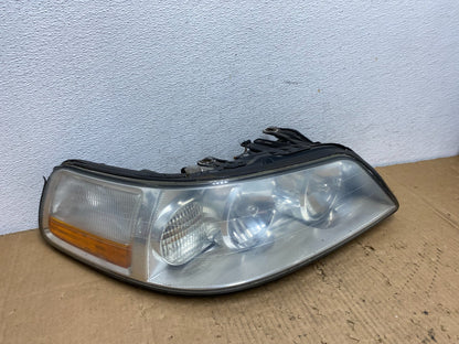 2005 to 2011 Lincoln Town Car Right Passenger Rh Side Headlight AD2395 DW2