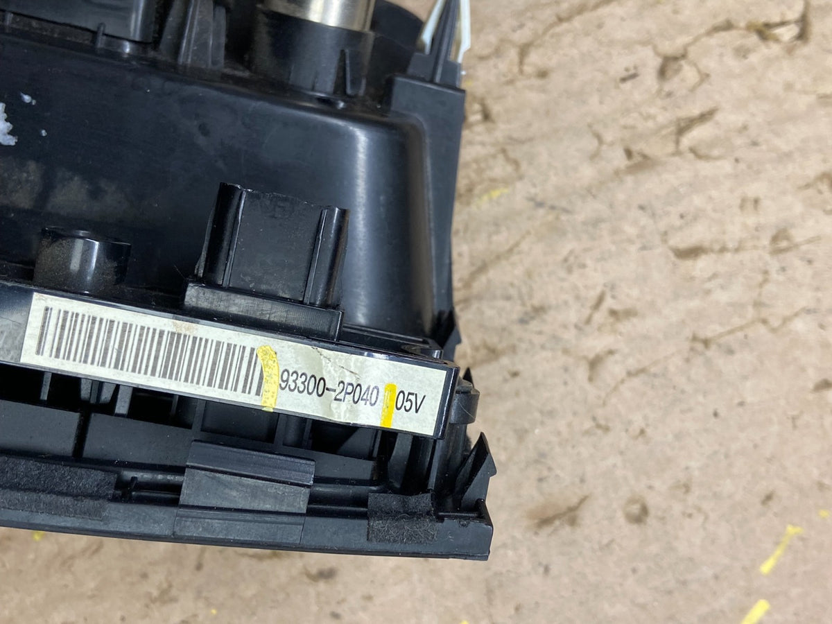 2011-2013 Kia Sorento Center Console Aux USB Power Outlet T6318 DG5