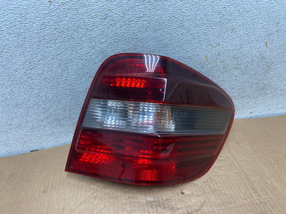 2009 to 2011 Mercedes ML350 ML-Class Right Passenger RH Tail Light AI7032 LK0