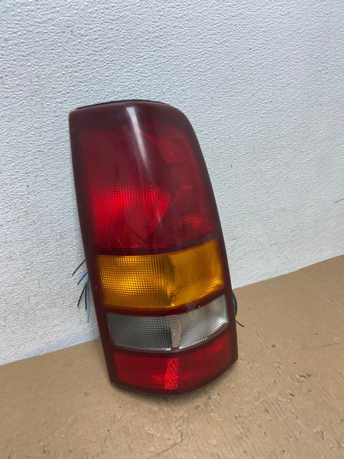 1999-2002 Chevrolet Silverado 1500 Right Passenger Side Tail Light AD8058 LK2