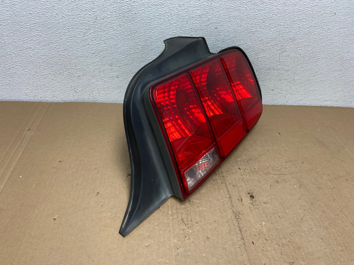 2005 - 2009 Ford Mustang Right Passenger RH Side Tail Light AC5885 LK2