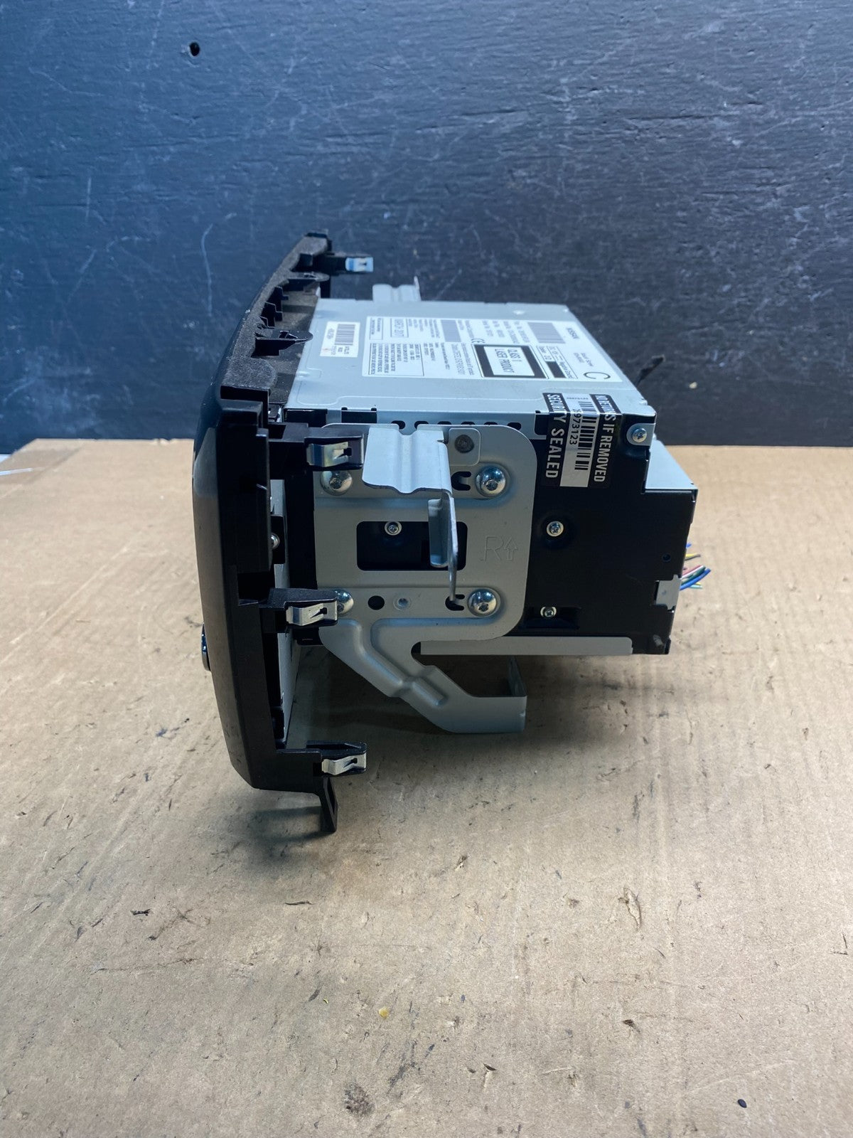 2017 to 2019 Nissan Rogue AM FM XM Radio CD Player Screen Receiver AE7820 DW1