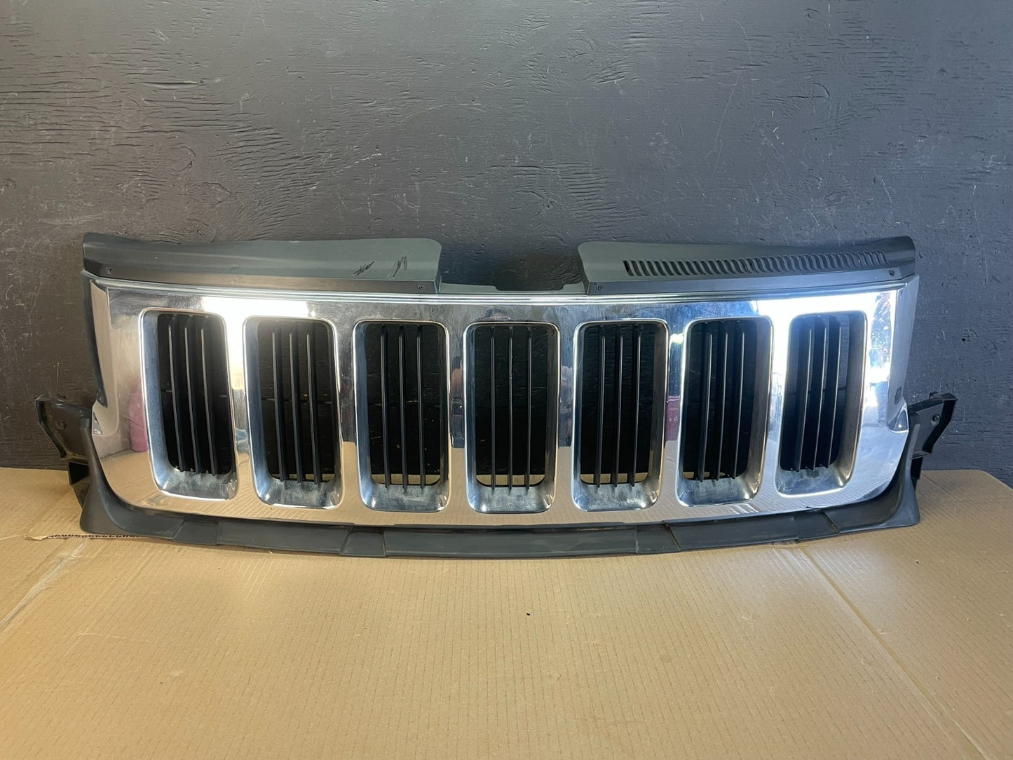 2011 to 2013 Jeep Grand Cherokee Front Upper Grill Grille AE3504 DG0