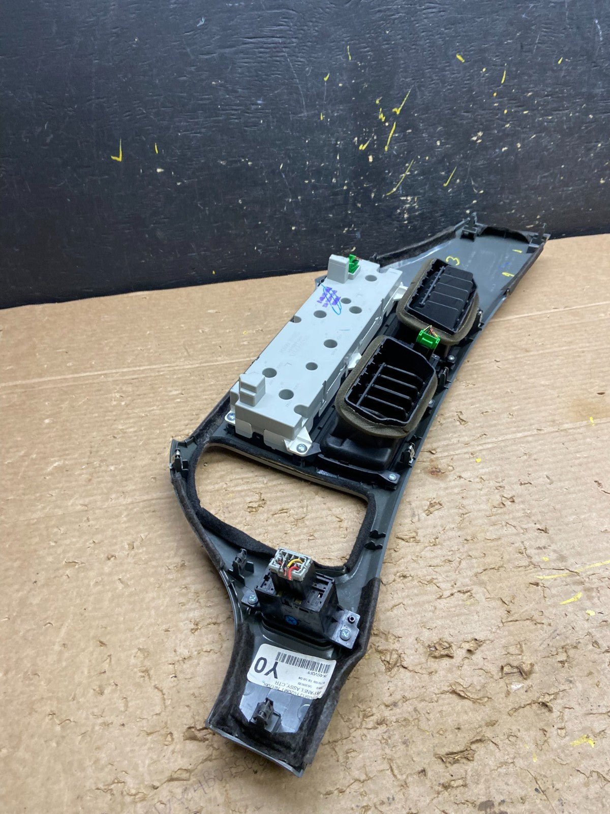 2005 to 2010 Honda Odyssey  Radio Climate Control Dash Trim Bezel Oem W3063 DG4