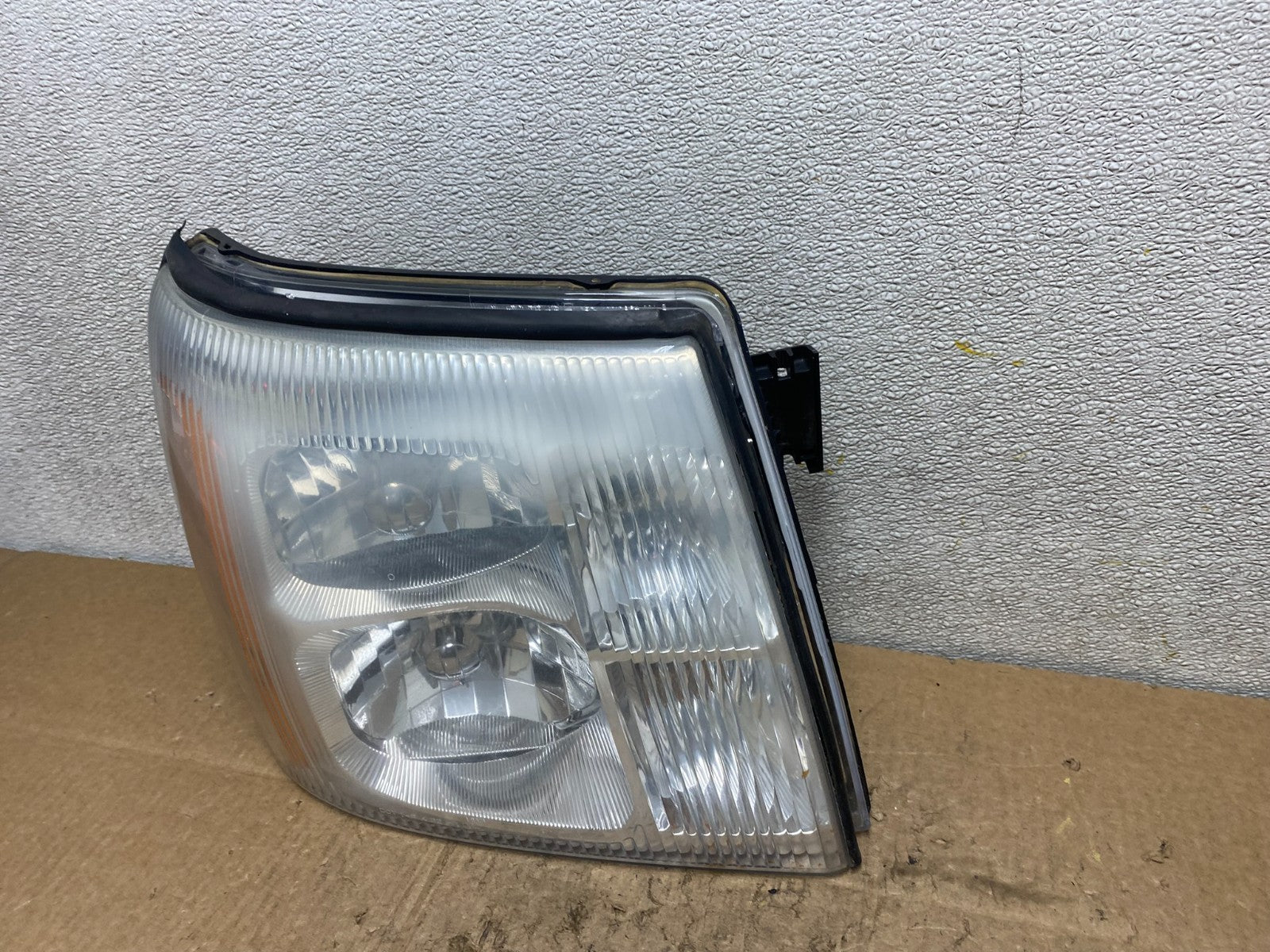 2002-2006 Cadillac Escalade Right Passenger Side Xenon HID Headlight Oem Z12441