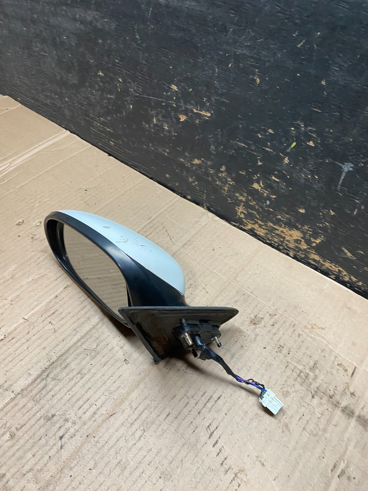 2000 to 2004 Infiniti i30 i35 Front Left Driver LH View Door Mirror OEM V9763 DG10