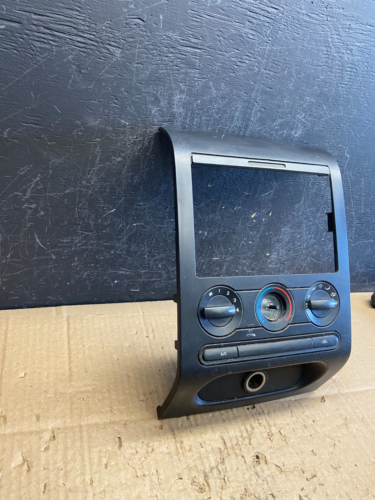 2004 to 2008 Ford F150 Radio Climate Dash Bezel Surround Black AD1975 DG2