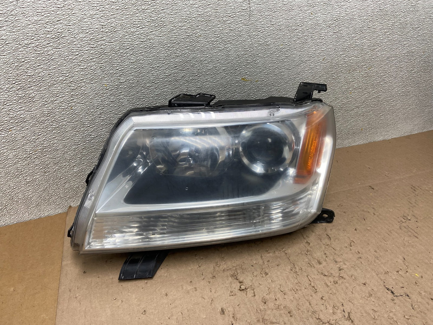 2006 to 2013 Suzuki Grand Vitara Left Driver LH Side Headlight Z6501 DW0