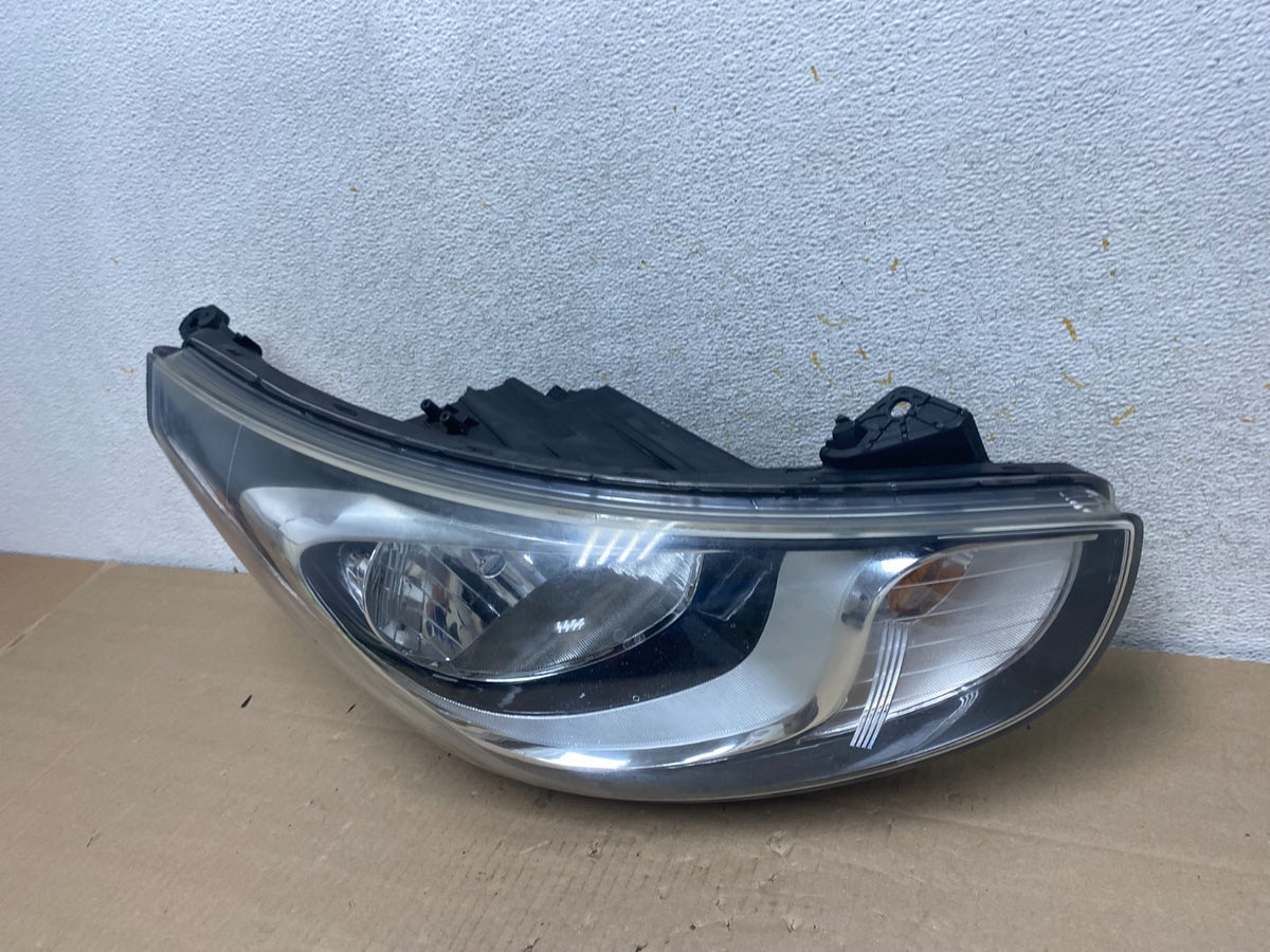 2013 to 2017 Hyundai Accent Right Passenger RH Side Headlight AI2166 DW1