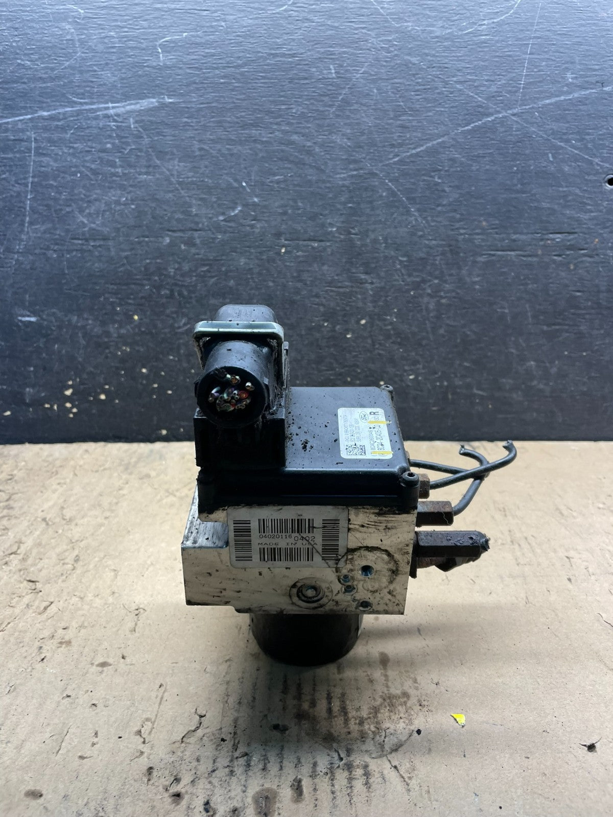 2011 - 2014 Ford E250 E350 Van  ABS Anti Lock Brake Pump Module Oem w6833 DG1